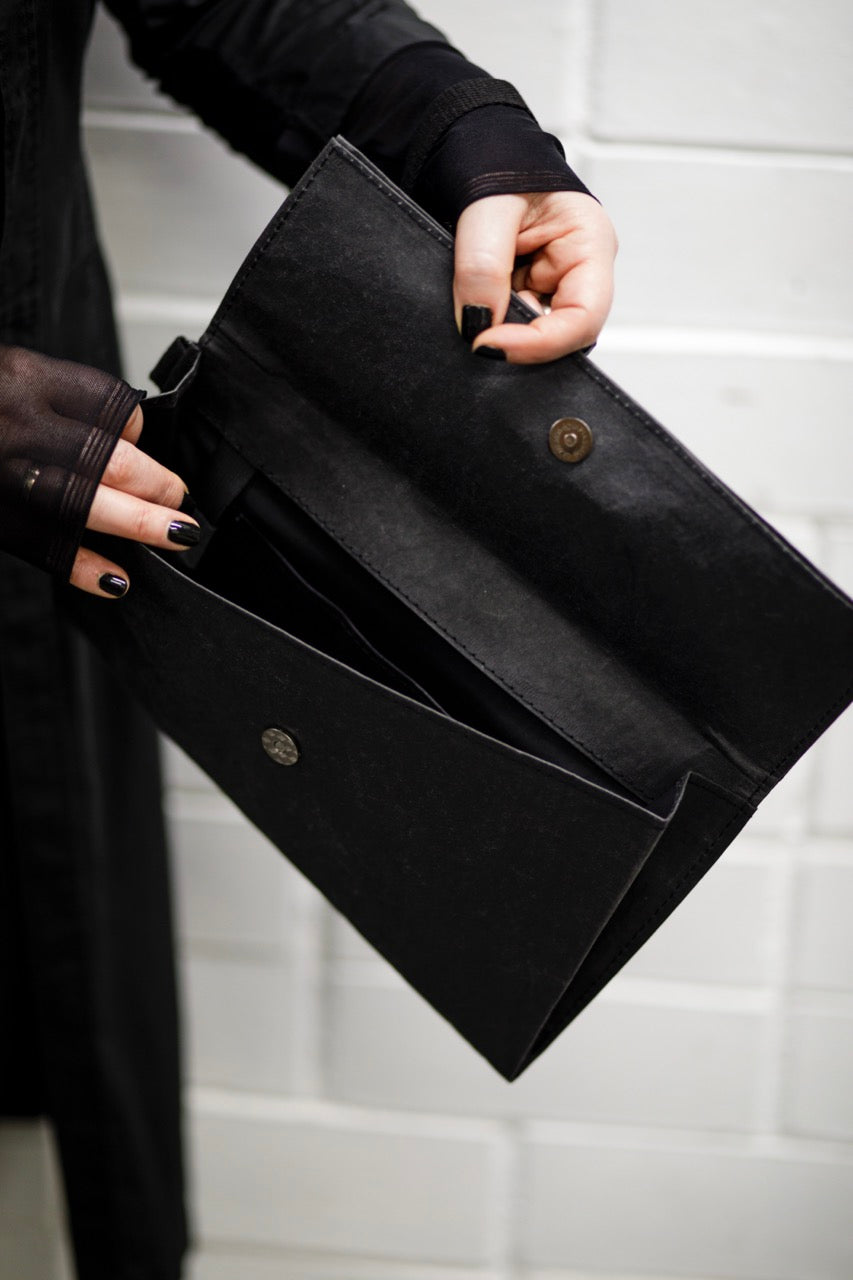 Fiilii design melna clutch soma atvērta iekškabata
