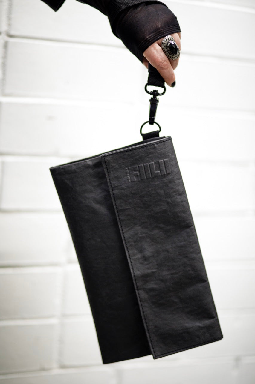 Fiilii design melna clutch soma karājoies lencē